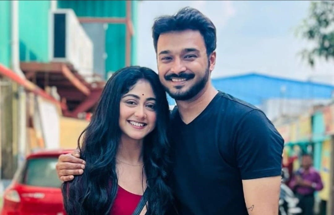 Television : এভি - কথার মাঝে অন্য কেউ বর্তমানকে ছেড়ে প্রাক্তন স্বামীর কাছে কথা ফিরবে কথা? 