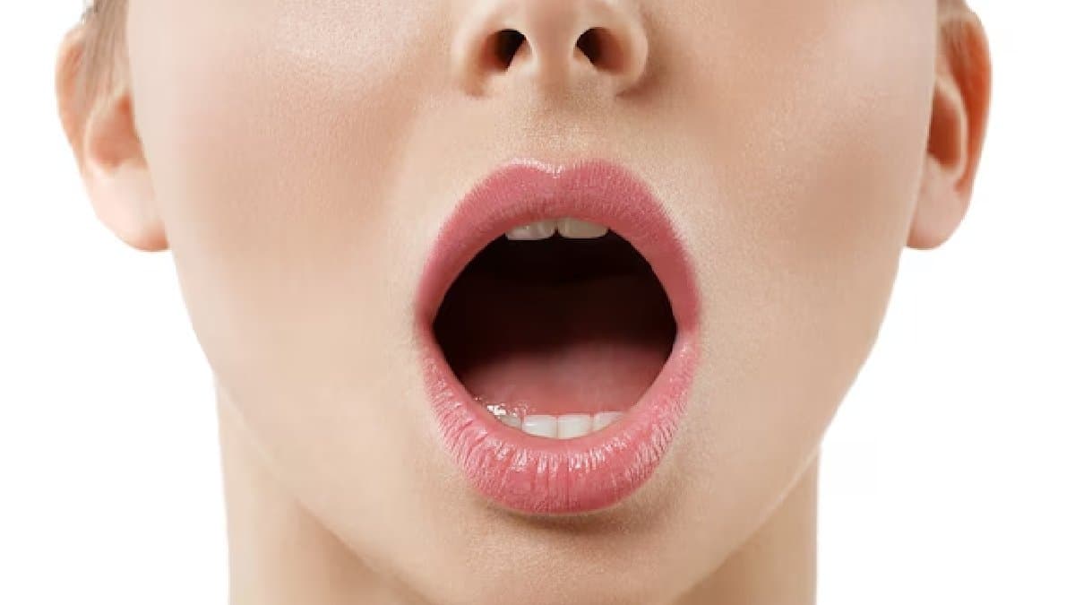 Model earns millions by eating food without physical intimacy