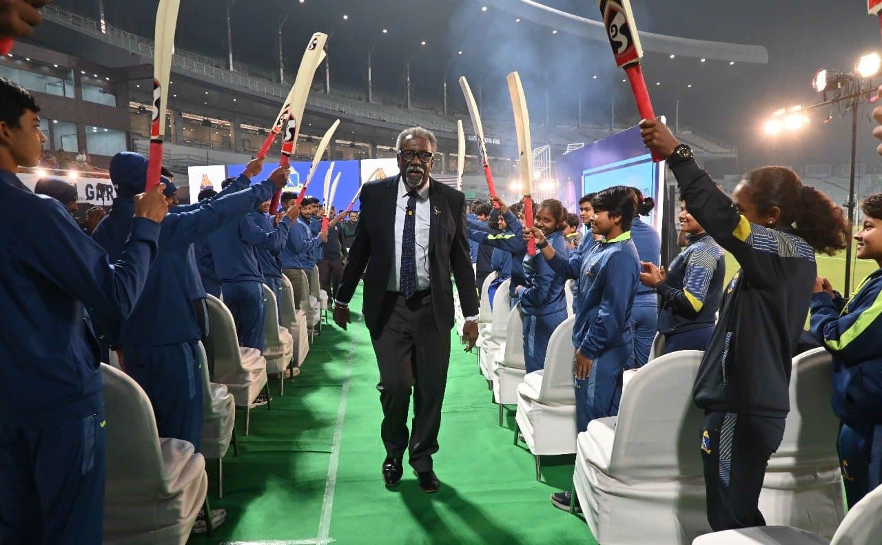 Clive Lloyd: 'গার্ড অফ অনার' লয়েডকে, ইডেনে পা রেখে আবেগতাড়িত কিংবদন্তি