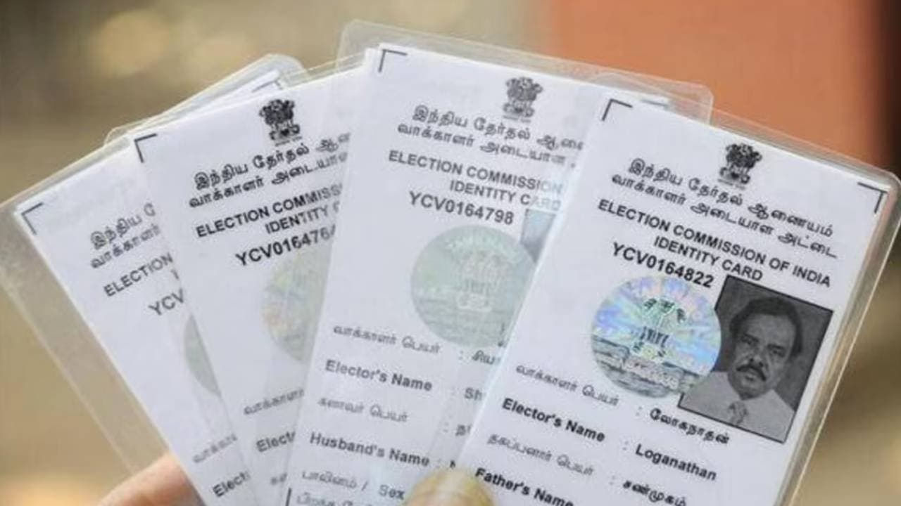 What is the role of BLO in changing Voter ID photoes