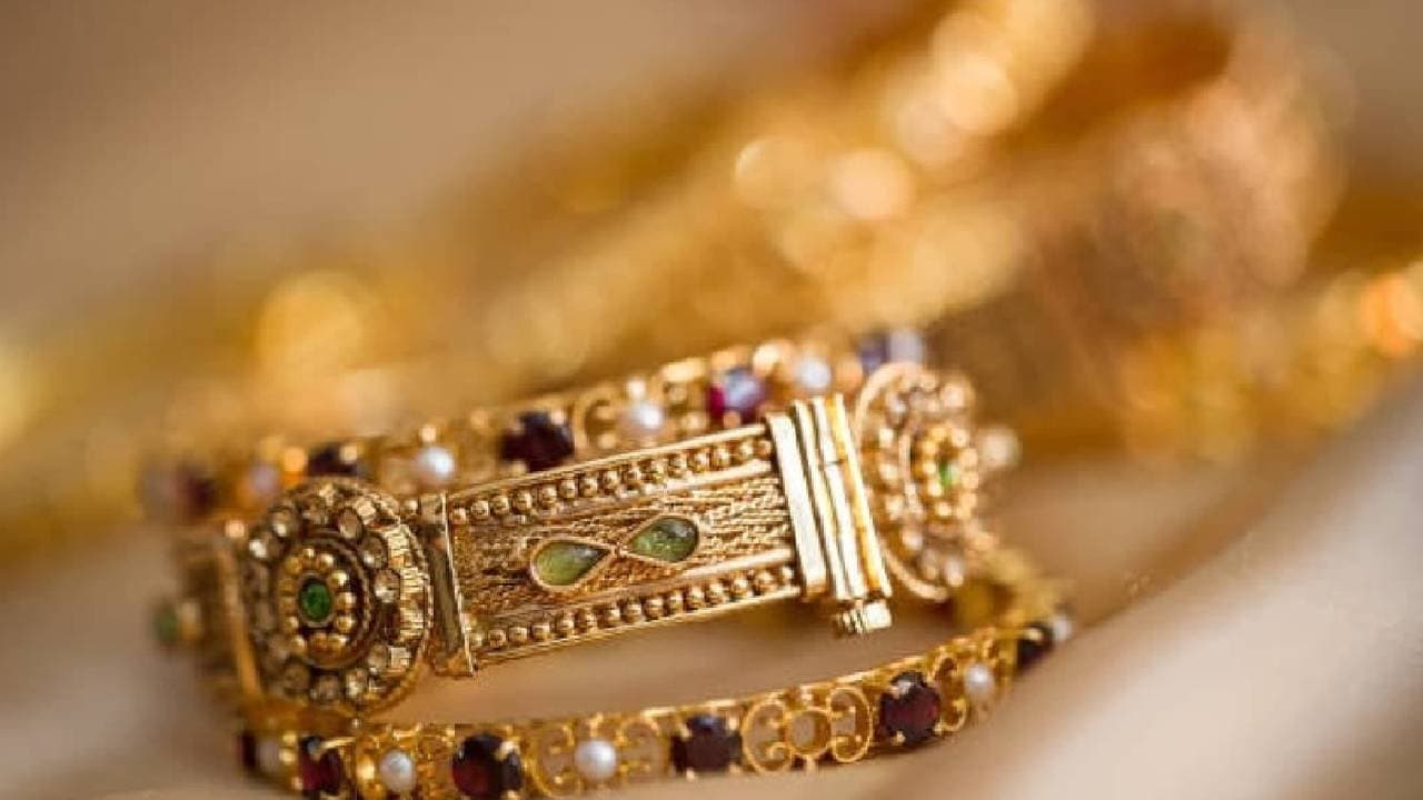 Gold Price Today 22 And 24 Carat Price Rises Again In Kolkata on 11 11 2025