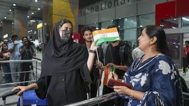  110 Indian Students Back From Iran Flag Poor Bus Condition to Travel to Jammu and Kashmir