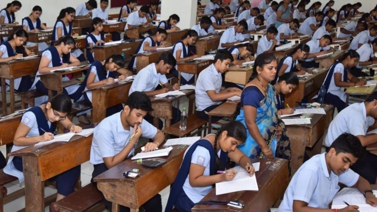 CBSE published the admit card for class 10 and 12, from where students can collect it gnr