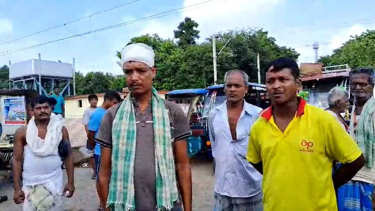 North 24 Pargana TMC leader injured after gun attack gnr 
