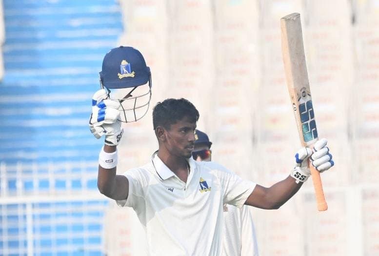 Ranji Trophy: অভিষেকের শতরানে দ্বিতীয় দিনের শেষে ভাল জায়গায় বাংলা
