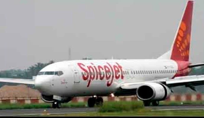 Spice Jet: ব্যয় কমাতে ১৪০০ কর্মী ছাঁটাই করতে চলেছে স্পাইসজেট