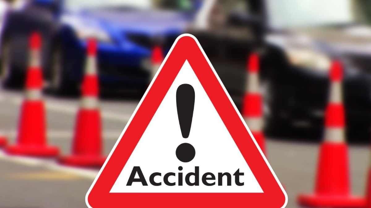 major accident in kolkata woman died in jadavpur as bus collides with scooter gnr