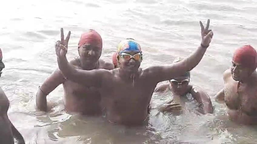 Murshidabad youth wins longest swimming competition of the world