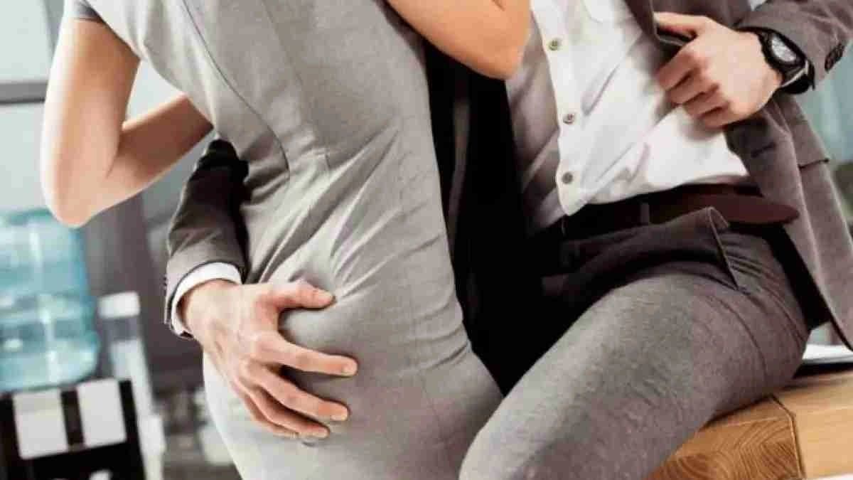 Delhi Man Phone Snatched On Road‌ Then Wifes Extramarital Affair Emerges