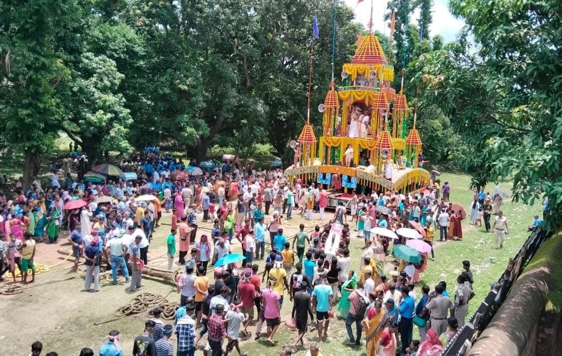 সাড়ম্বরে মাসির বাড়ির পথে এগিয়ে গেল প্রাচীন গুপ্তিপাড়ার রথ