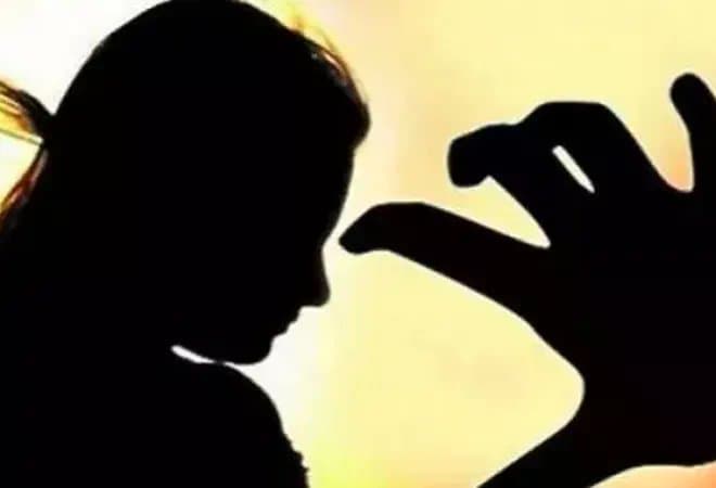 চালকের যৌন হেনস্থা, অধ্যক্ষের মারধর, ছাদ থেকে লাফ ছাত্রীর