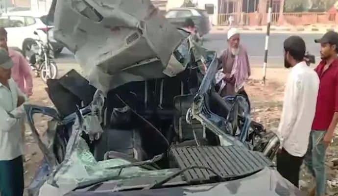 UP: বেপরোয়া ট্রাকের ধাক্কা গাড়িতে, মৃত এক পরিবারের ৬ 