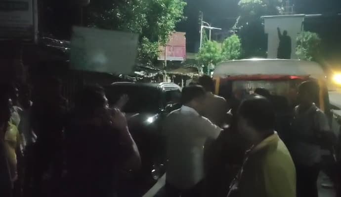 police officer accused of allegedly beaten tmc leader of murshidabad gnr