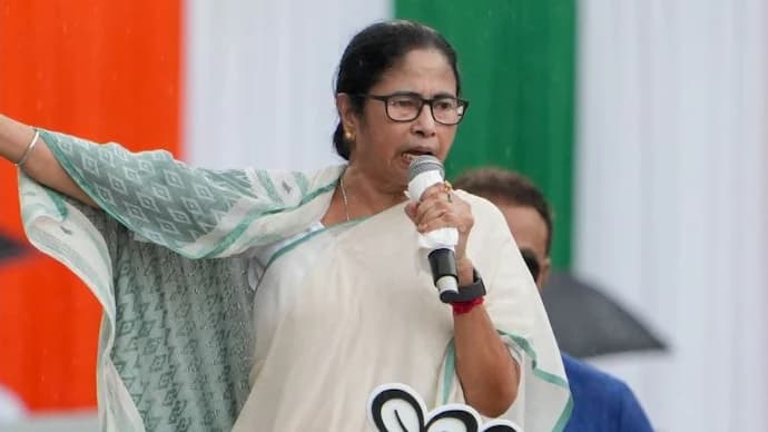 Mamata Banerjee slams Centre after train accident in Jharkhand