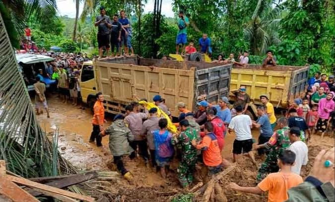 Landslide and flash floods hit Indonesia’s Sumatra island, 18 killed 