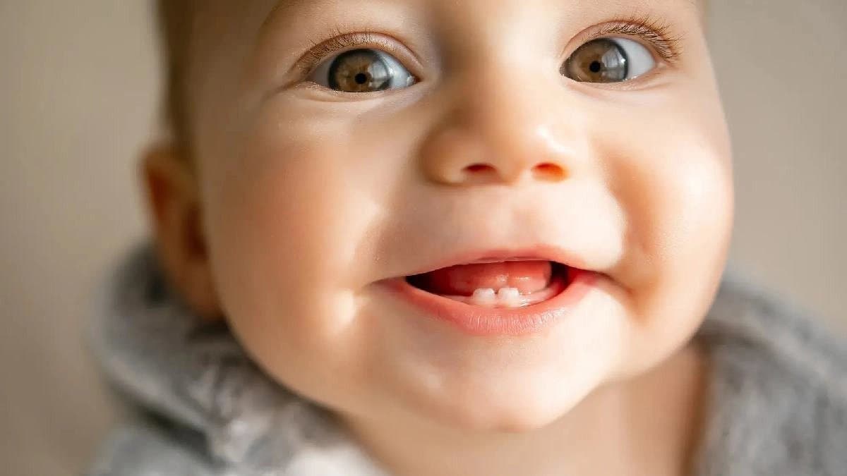 Average ratio of smile among children women and men