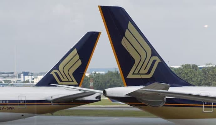  1 dead in severe turbulence on Singapore Airlines flight, 30 injured