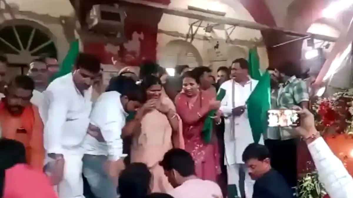 BJP Lawmaker Falls On Rail Track While Flagging Off Vande Bharat Train gnr