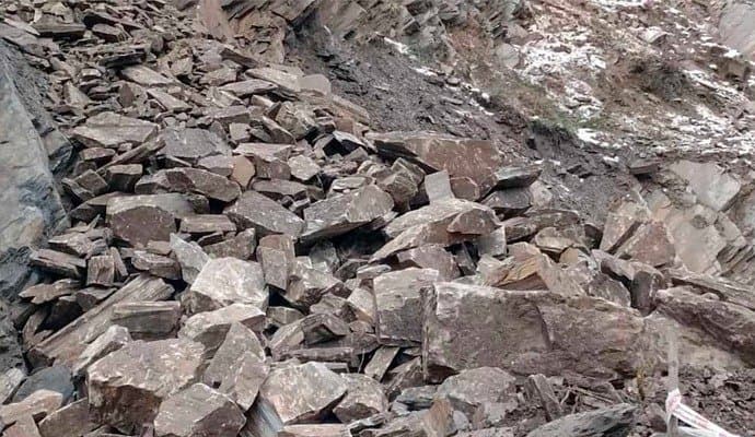 Srinagar: জম্মু-শ্রীনগর জাতীয় সড়কে ফের ব্যাপক ধস, আটকে ১০০-র বেশি গাড়ি 