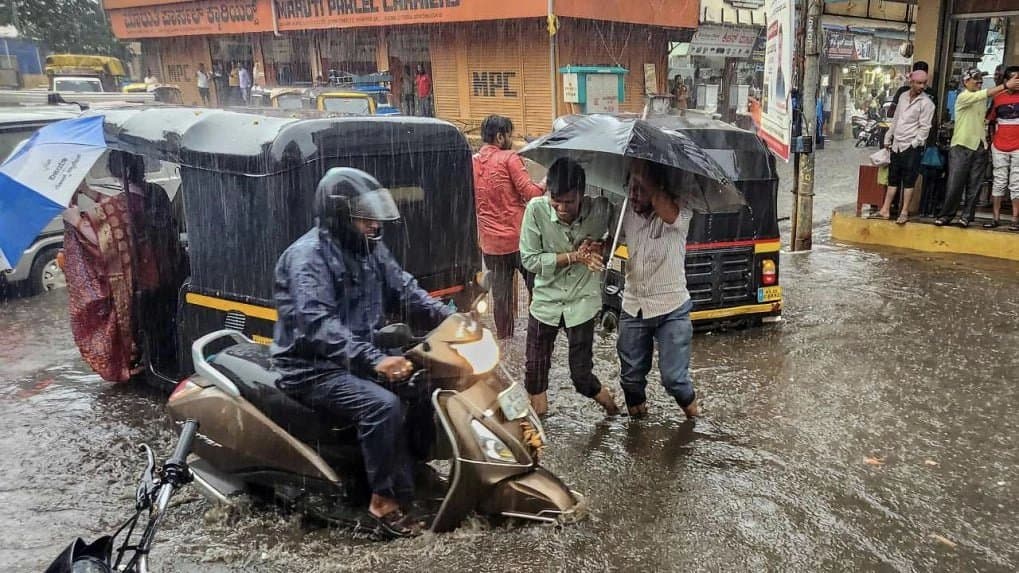 IMD Weather Forecast In Next Two Hours Rainfall Thunderstorm Warning in Eight Districts in Bengal