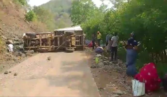 Chattisgarh: ছত্তিশগড়ে পিক আপ ভ্যান উল্টে ভয়াবহ দুর্ঘটনা, মৃত ১৮