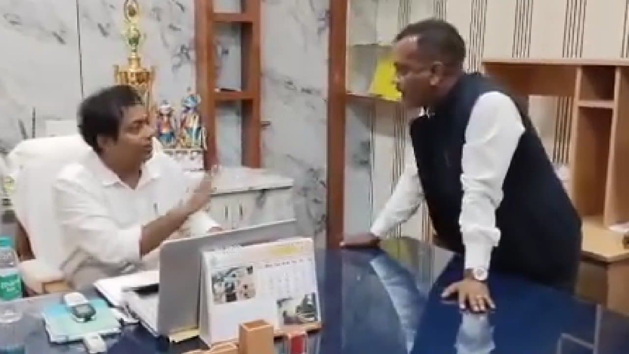 BJP MP Manoj Tigga Threatens BDO by Banging Table