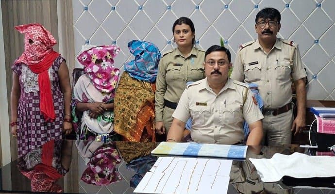 এক মেলায় খোয়া গেল সাত সোনার চেন, তিন মহিলার কাণ্ডে তাজ্জব পুলিশ 