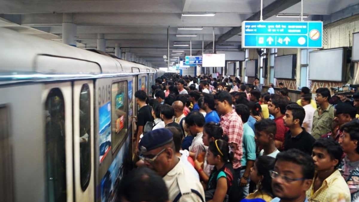 etro carries huge passengers during Puja days gnr