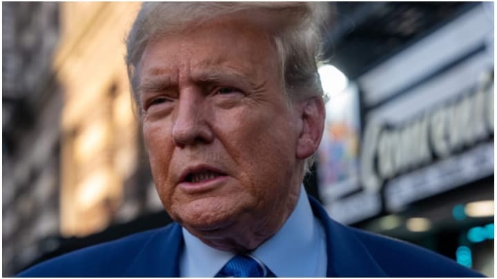 Donald Trump: ট্রাম্পের বিচার চলাকালীন আদালতের বাইরে গায়ে আগুন দিলেন যুবক