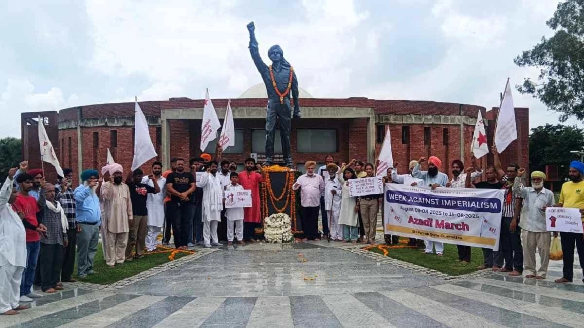SFI Pays Tribute to Bhagat Singh at His Ancestral Home on 79th Independence Day