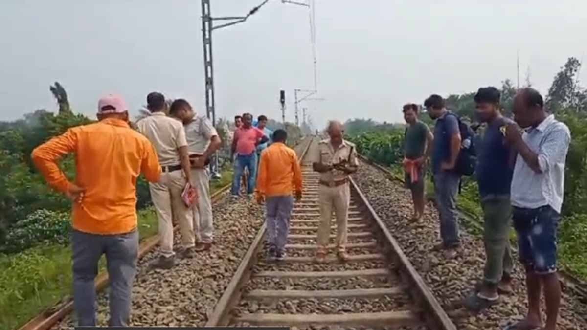 Youth died on railway track enjoying song through earphone gnr