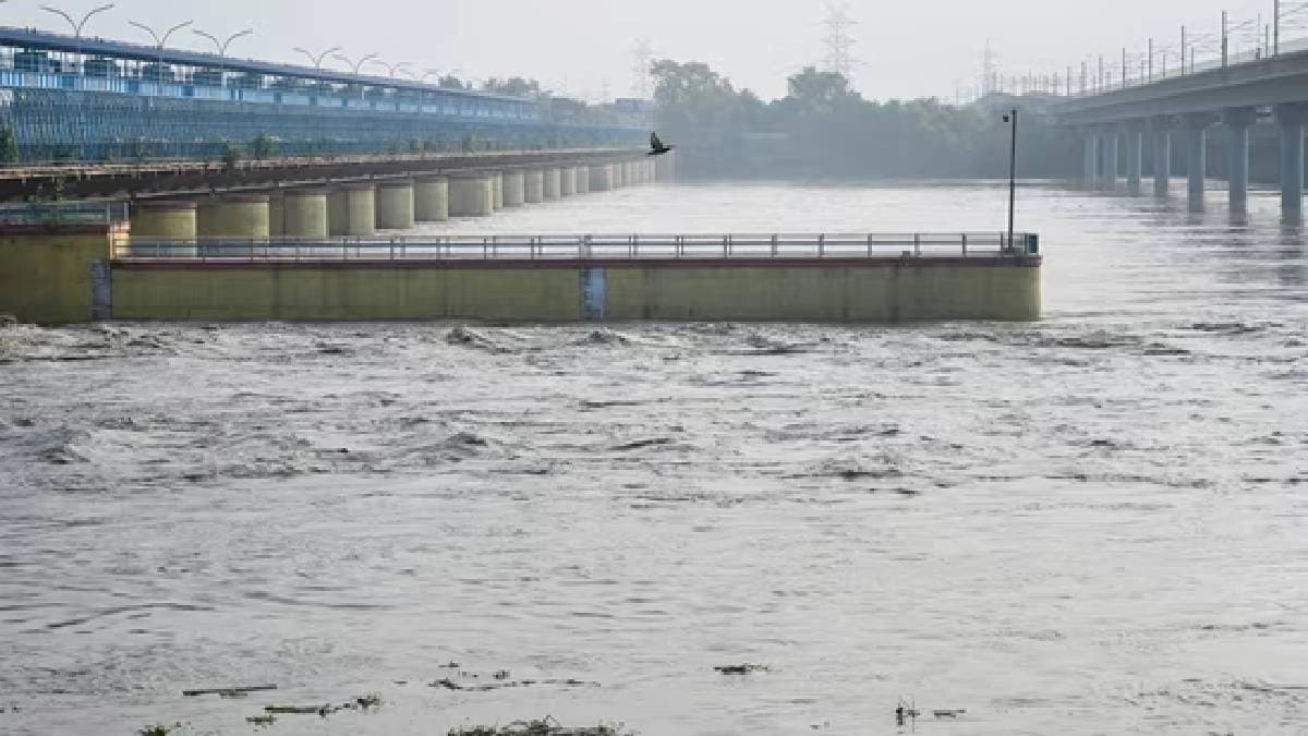 Yamuna breaches danger mark again amid flooding
