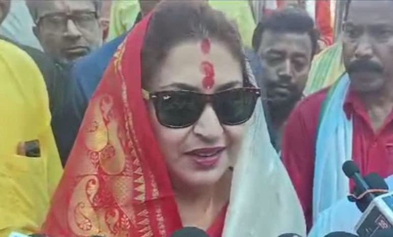 Birbhum: তারাপীঠে পুজো দিয়ে বীরভূমে প্রচার শুরু, চতুর্থবার জয় নিয়ে আশাবাদী শতাব্দী 