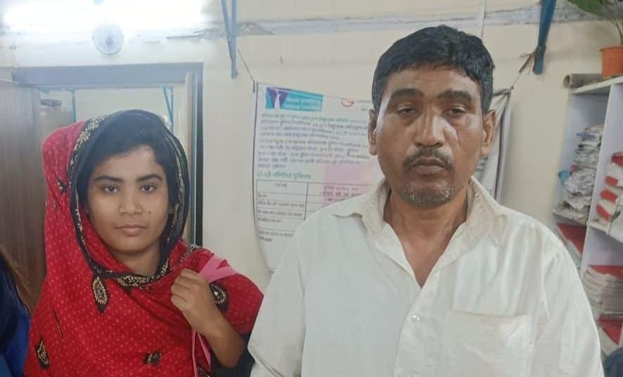 POLICE STEP: হারিয়ে যাওয়া মেয়েকে পরিবারের কাছে ফিরিয়ে দিল চুঁচুড়া থানা 