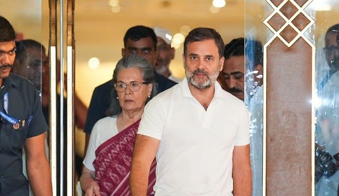 RAHUL GANDHI: কংগ্রেস ওয়ার্কিং কমিটির বৈঠকে বিরোধী দলনেতা হিসাবে রাহুল গান্ধীর নামেই সিলমোহর  
