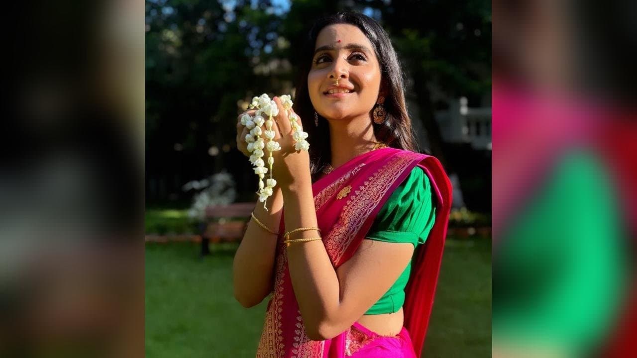 Debchandrima Singha Roy: কয়েক ঘন্টার ঝটিতি সফরে শহরে দেবচন্দ্রিমা, মুম্বই থেকে তড়িঘড়ি কেন এলেন অভিনেত্রী?