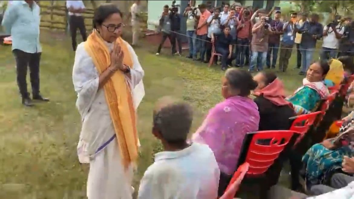 MAMATA: রাজ্য সরকারই আবাসের ব্যবস্থা করে দেবে: মমতা