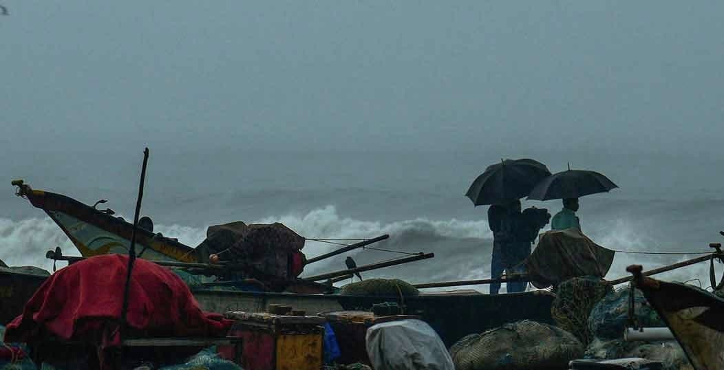 IMD Weather Update Cyclone Fengal likely to hit Tamil Nadu today gnr 