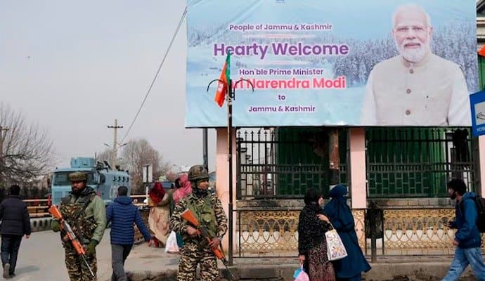 Narendra Modi: ৩৭০ ধারা বাতিলের পর প্রথমবার কাশ্মীরে প্রধানমন্ত্রী 