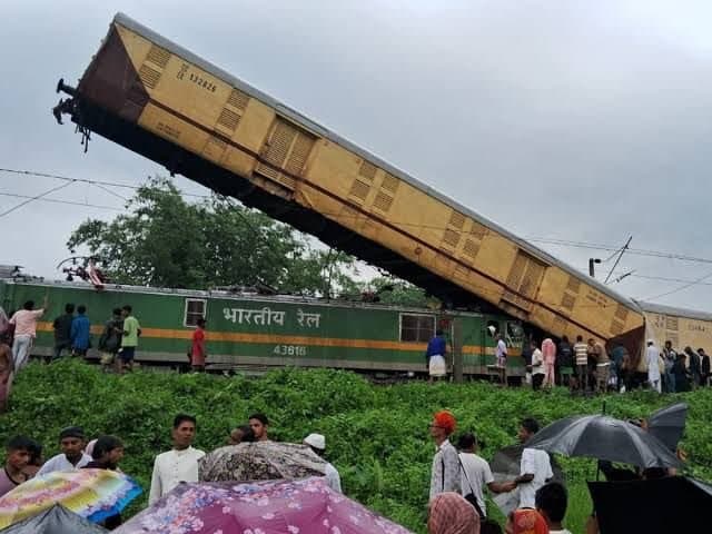 Train Accident: রেলমন্ত্রকের দায়বদ্ধতা নিয়ে প্রশ্ন বিরোধী শিবিরের
