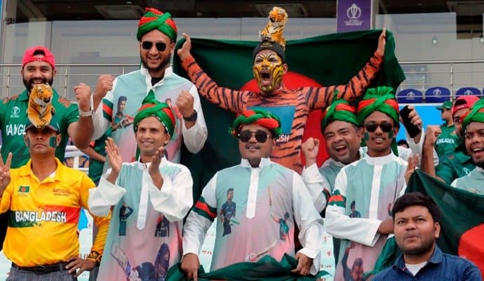 Pakistan-Bangladesh: ইডেন ফিরল না ইডেনে, বাংলাদেশিদের ভিড়ে হাজির এক পাক দম্পতি