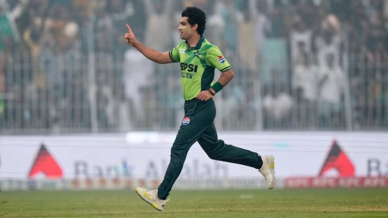 পাকিস্তানে নিরাপদ নন দেশের তারকা ক্রিকেটারও