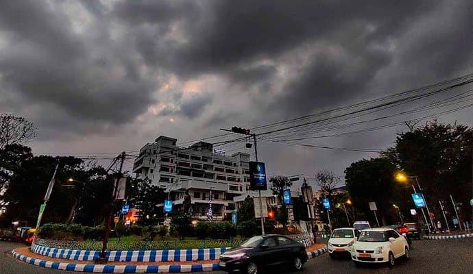 Weather Update: দিনভর মেঘলা আকাশ, আজ একাধিক জেলায় বৃষ্টির পূর্বাভাস
