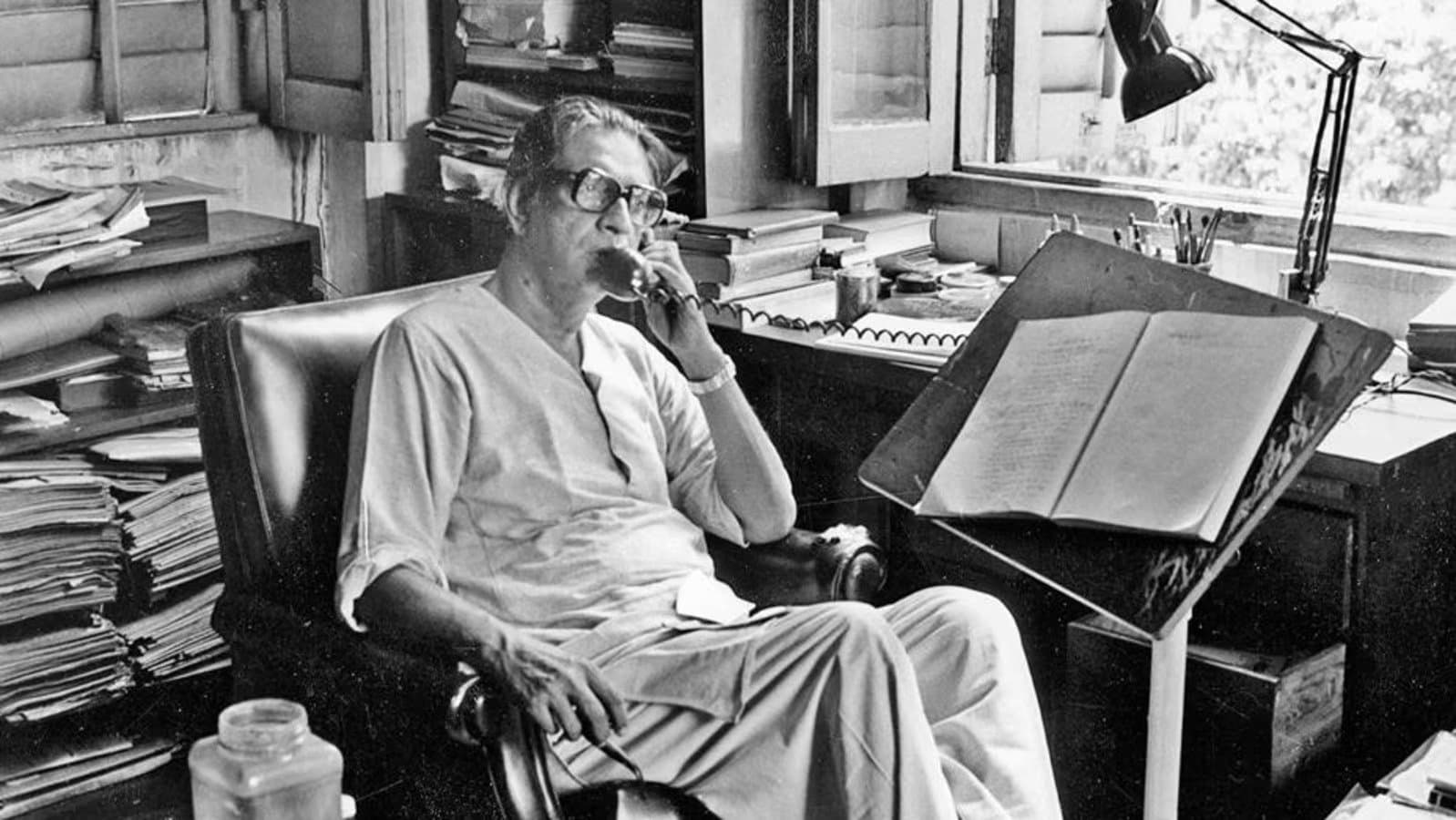 Tollywood: অনীক দত্তর 'অপরাজিত' এবার বইয়ের পাতায়! জন্মদিনে বাবাকে নিয়ে কী বললেন সন্দীপ রায়?