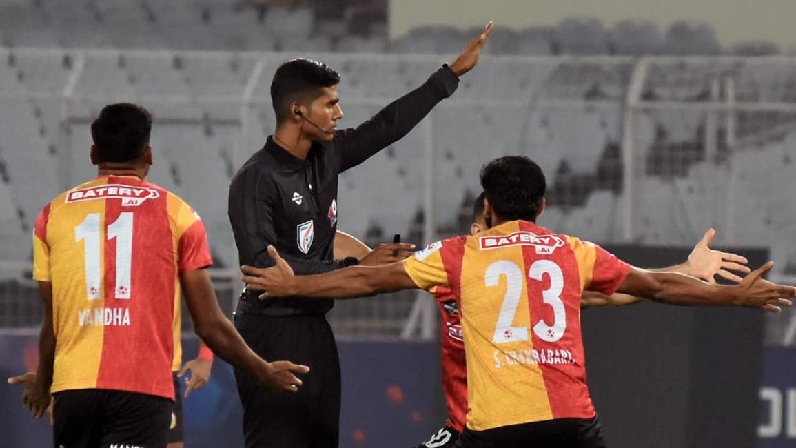 East Bengal: ফের বিতর্কিত রেফারিং, ঘরের মাঠে ওড়িশার কাছে আটকে গেল ইস্টবেঙ্গল