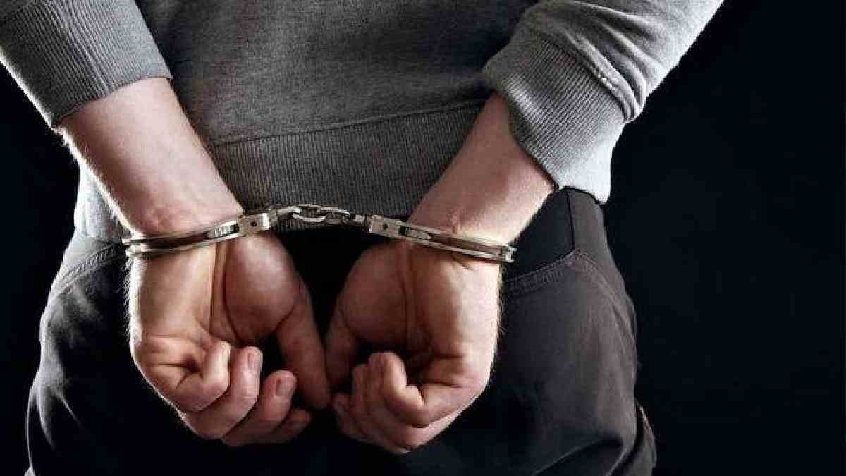 mother and son allegedly arrested with brown sugar in murshidabad 