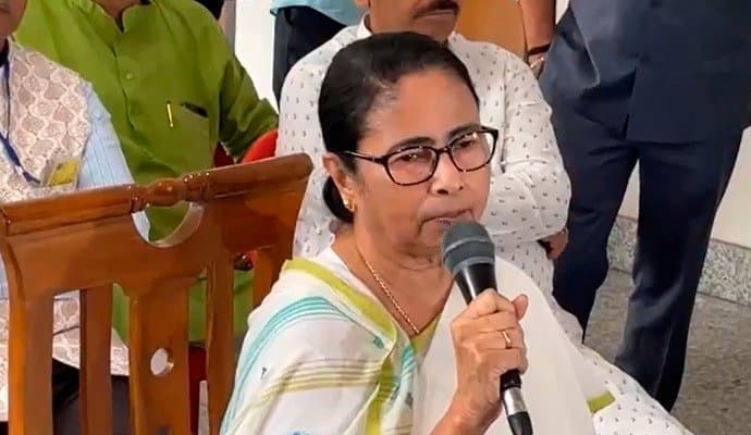 এ হিন্দু সে হিন্দু নয়: বিজেপি প্রসঙ্গে মন্তব্য মমতার 
