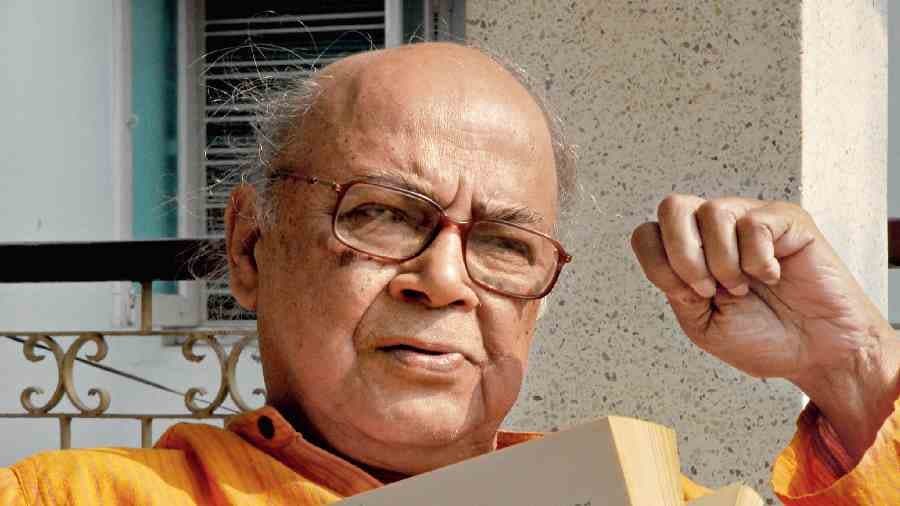 বুকে তীব্র যন্ত্রণা নিয়ে হাসপাতালে মনোজ মিত্র, রাখা হল ভেন্টিলেশনে! অবস্থা আশঙ্কাজনক 
