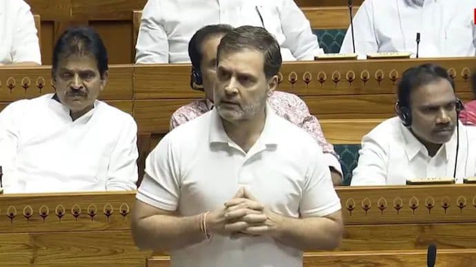RAHUL:  নিট ইস্যুতে কথা বলায় রাহুল গান্ধীর মাইক বন্ধ করে দেওয়ার অভিযোগ তুলল হাত শিবির