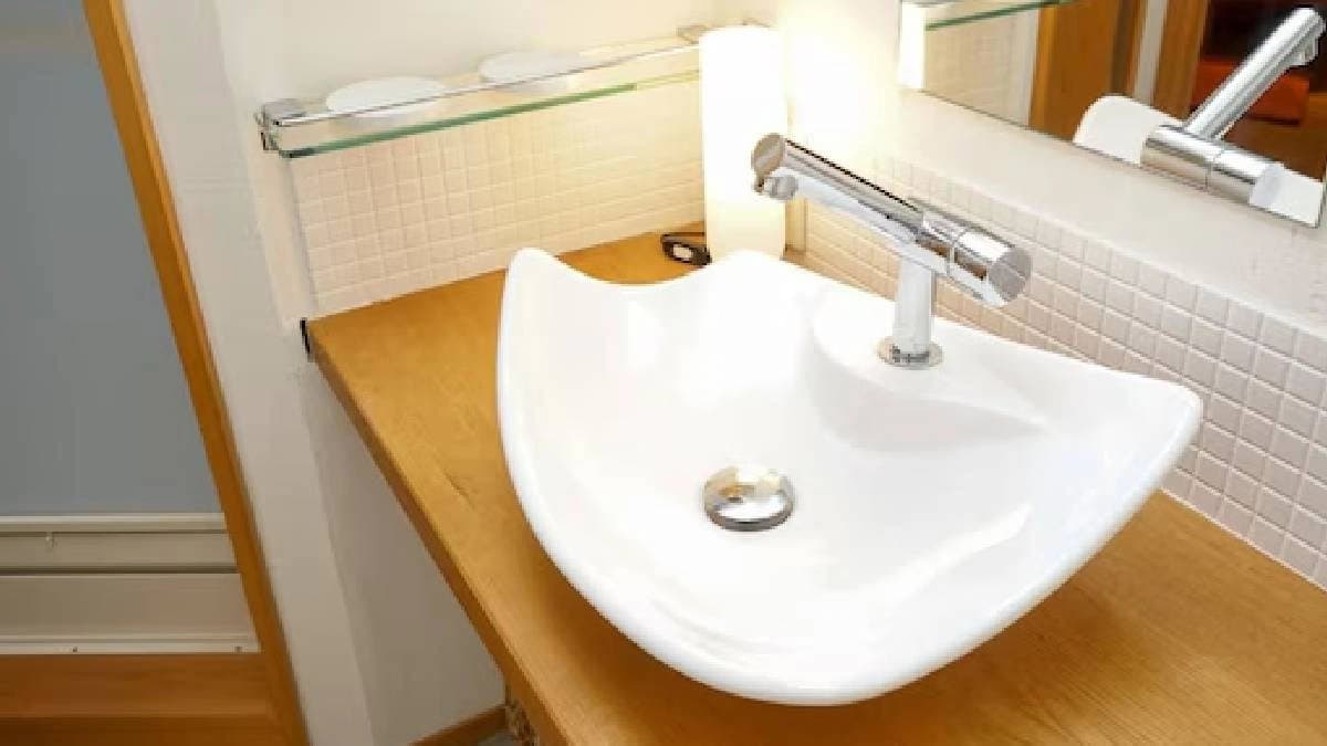 How to get rid of yellowness of basin with lemon and baking soda